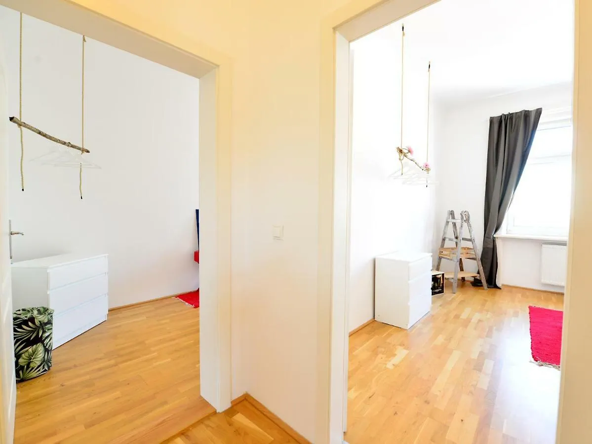 2 Bedrooms @ The U3 Subway Vienna 0*,