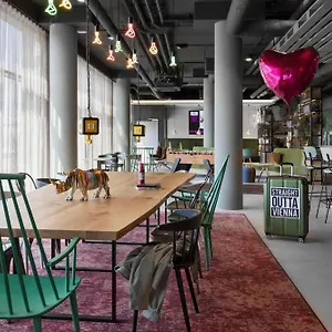 3* Otel Moxy East