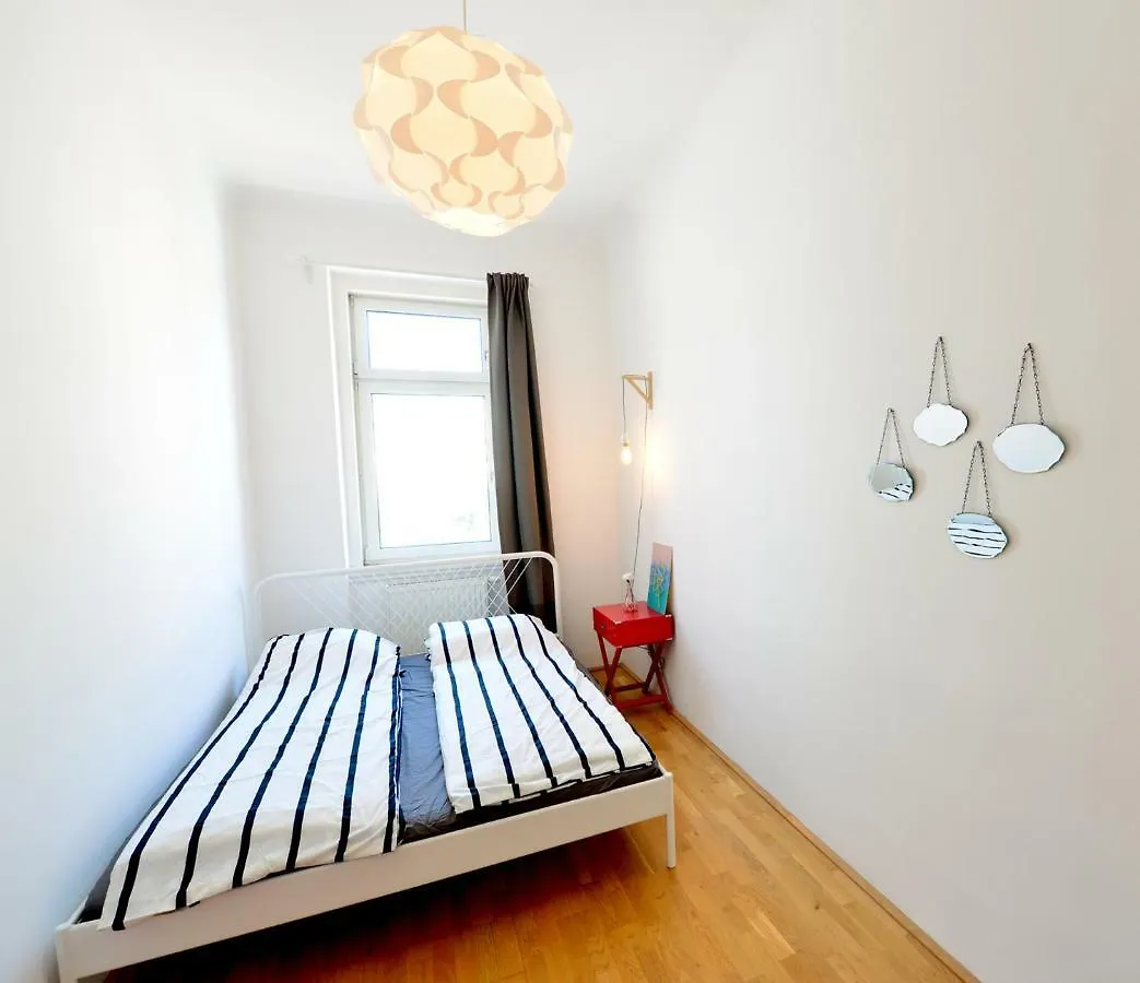 2 Bedrooms @ The U3 Subway Vienna 0*,